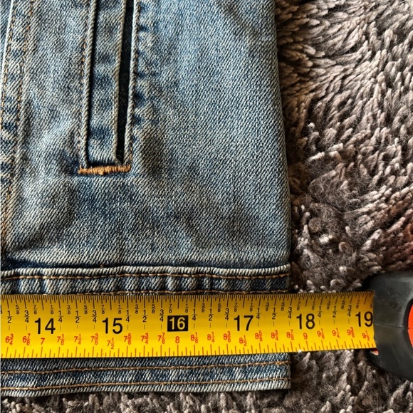OLD NAVY Women’s Denim Jacket - Picture 4 of 9